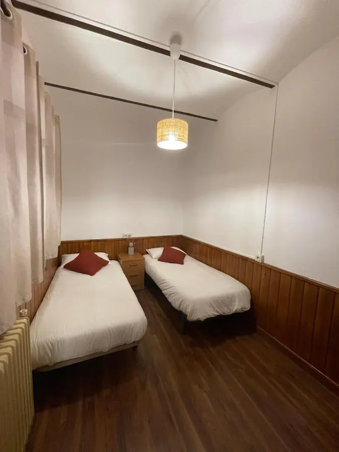 Apartaments Casa Vermella Camprodon 0*,  Spain