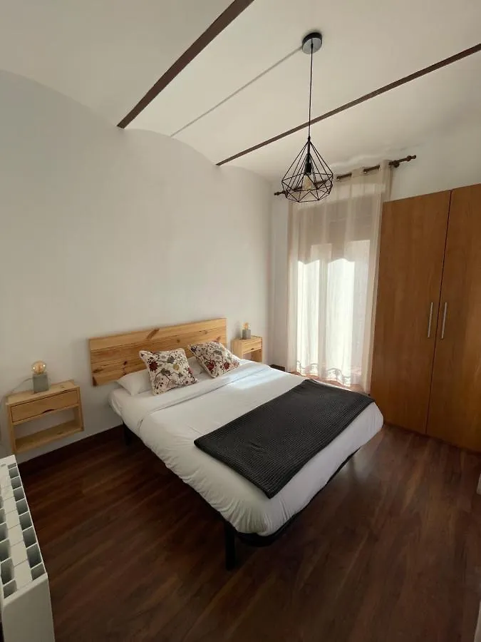 Apartaments Casa Vermella location